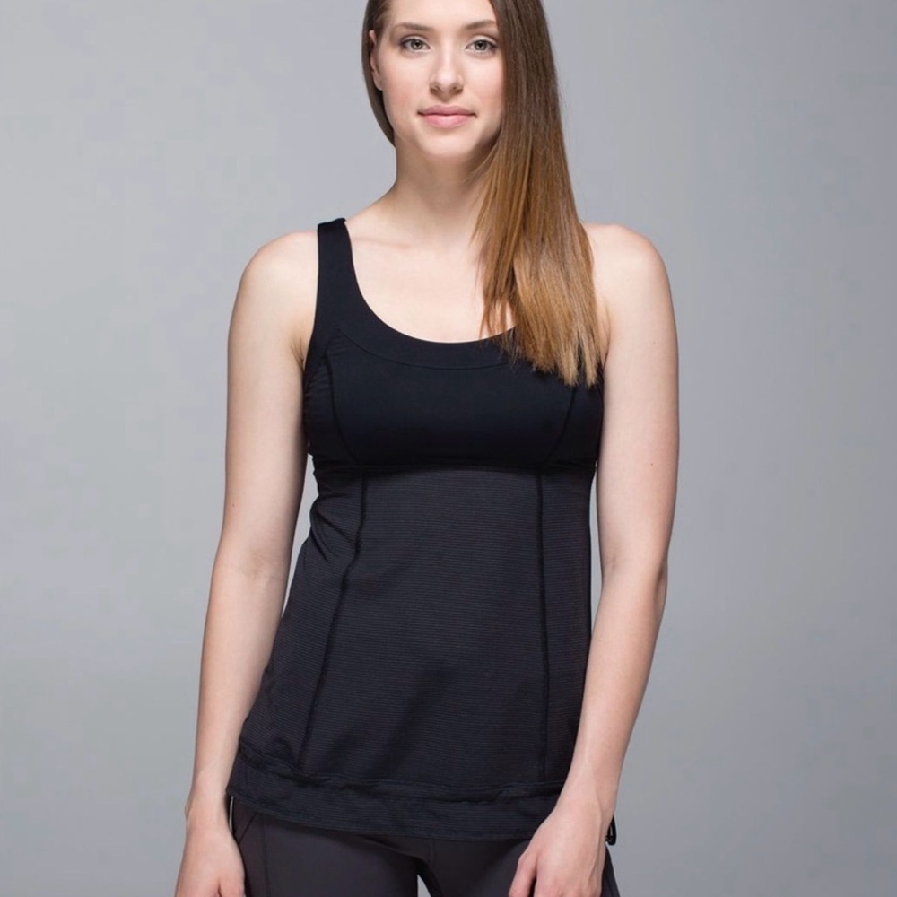 Lululemon Run: Ta Ta Topper black 12